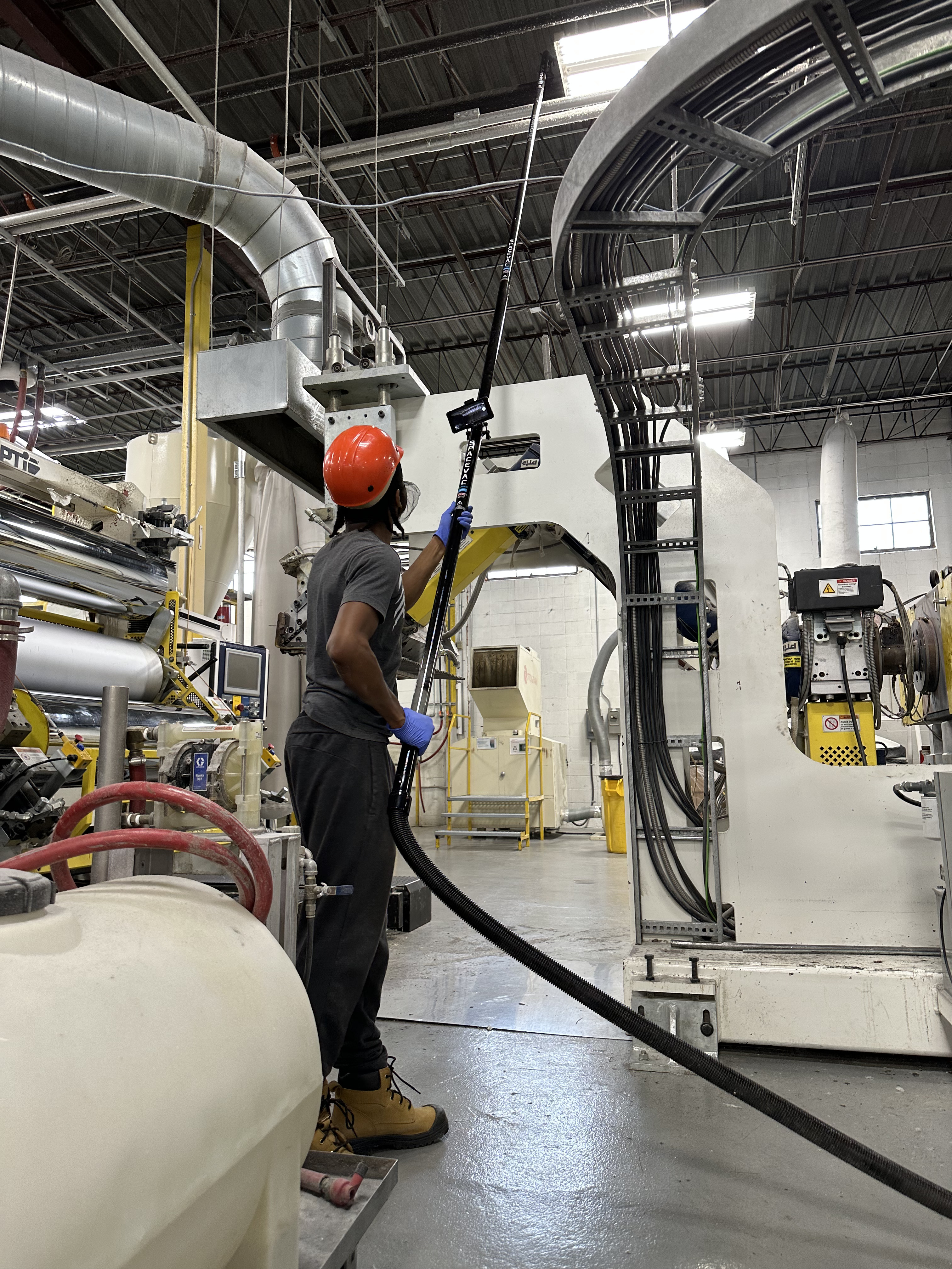 Spacevac technician plant Uni-Net