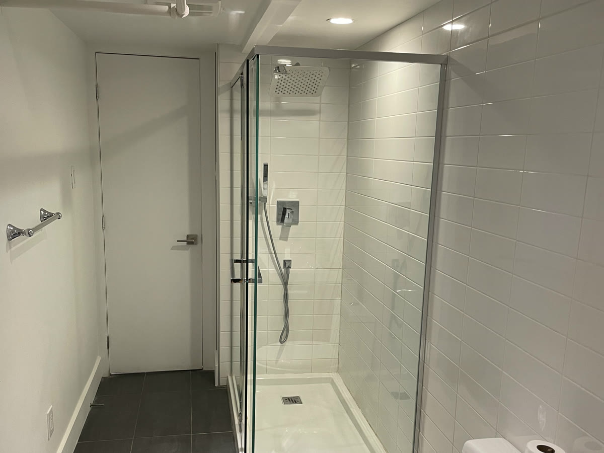 Condo après rénovation, immeuble patrimonial, salle de bain