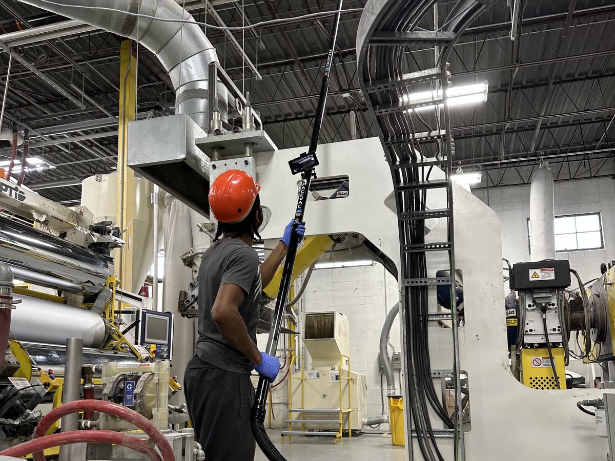 Nettoyage de conduits de ventilation, milieu de production