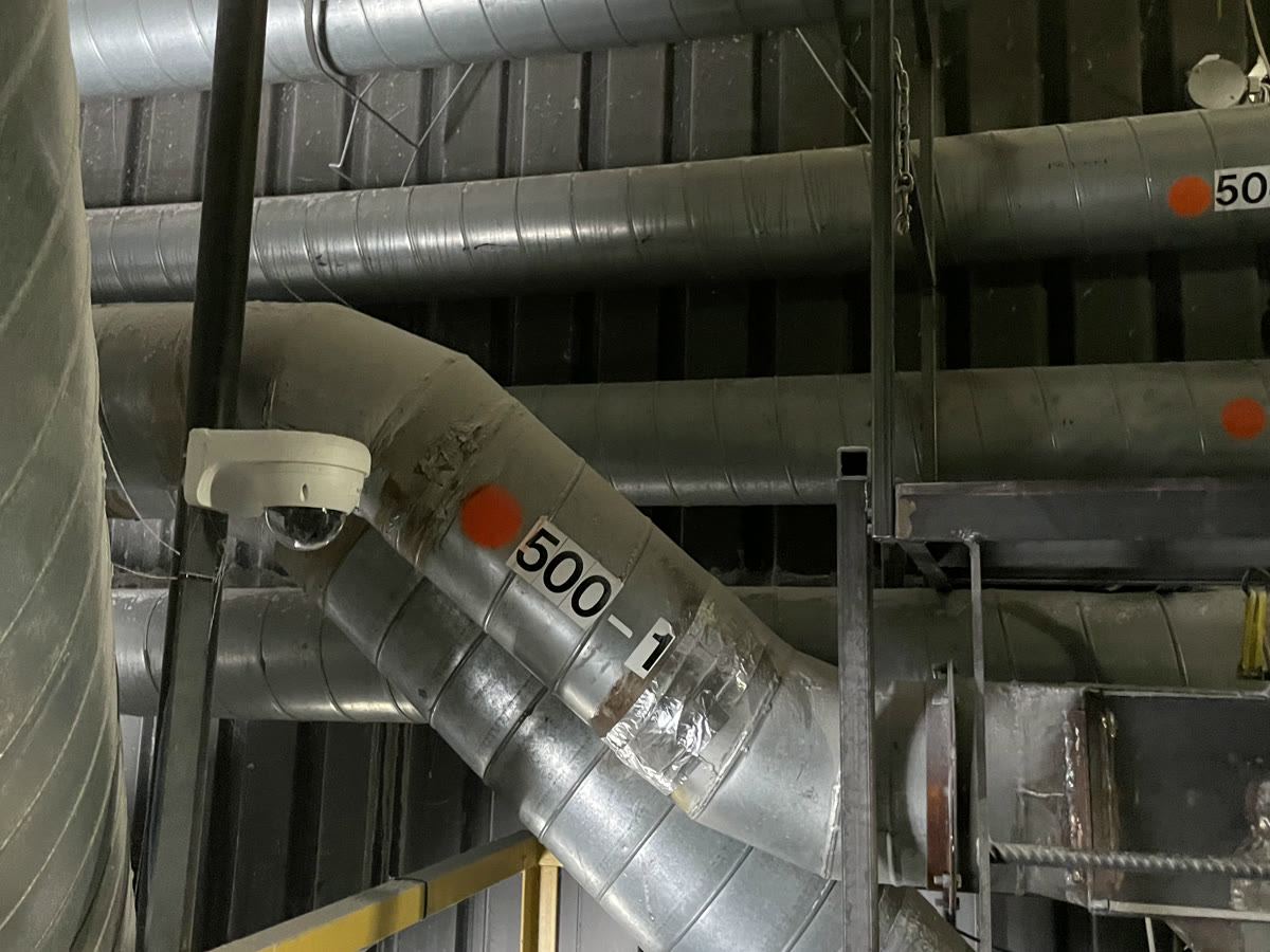 Dessus de conduits avant nettoyage, usine d'emballage