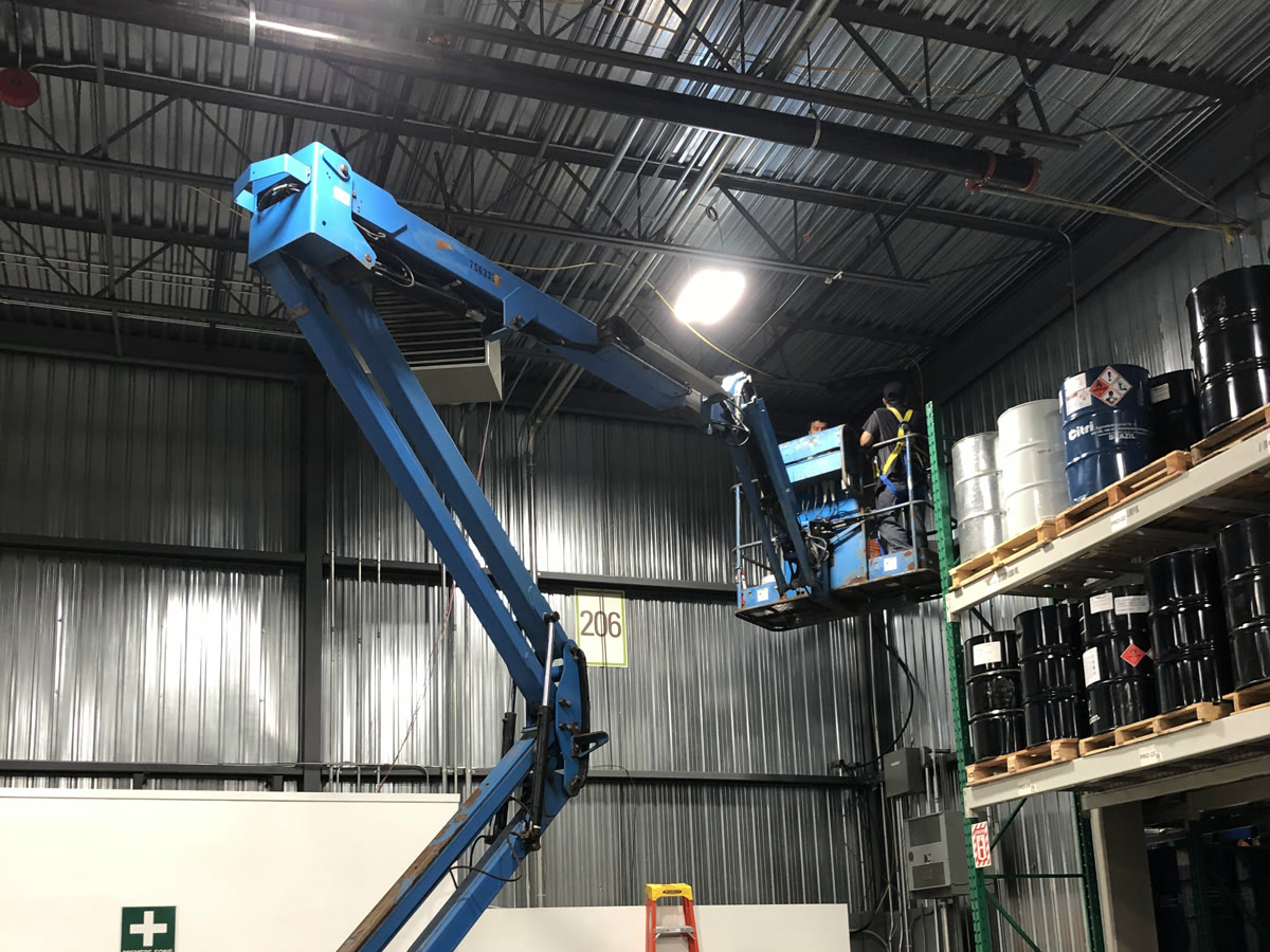 Nettoyage de structures en hauteur, usine d'emballage