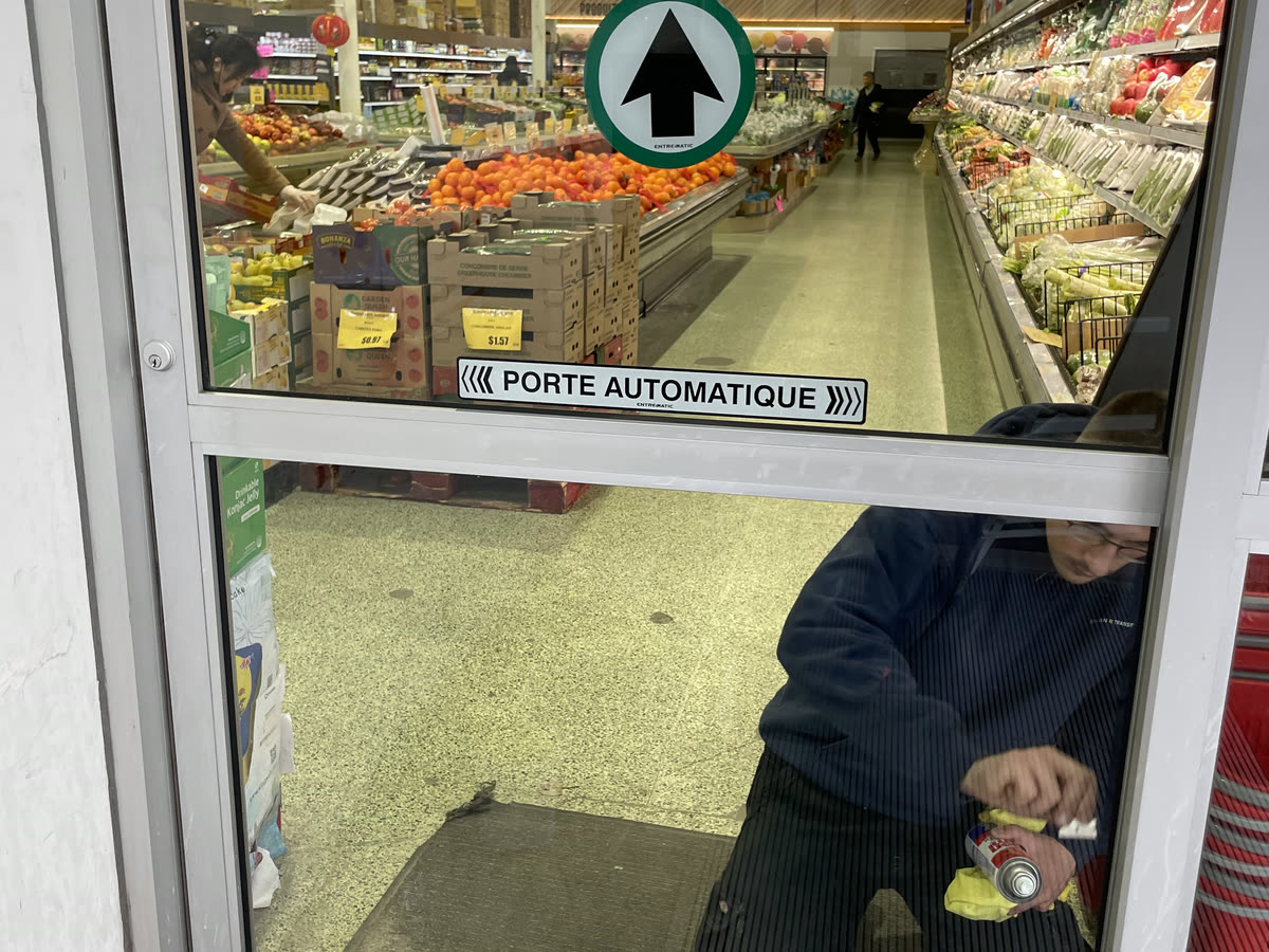 Lavage de vitres, commerce alimentaire